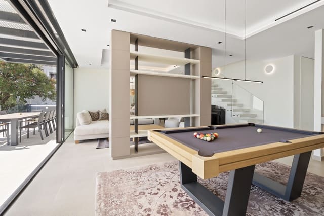 4 soveværelse Villa til salg i Manilva med swimmingpool garage - € 2.495.000 (Ref: 9371230)