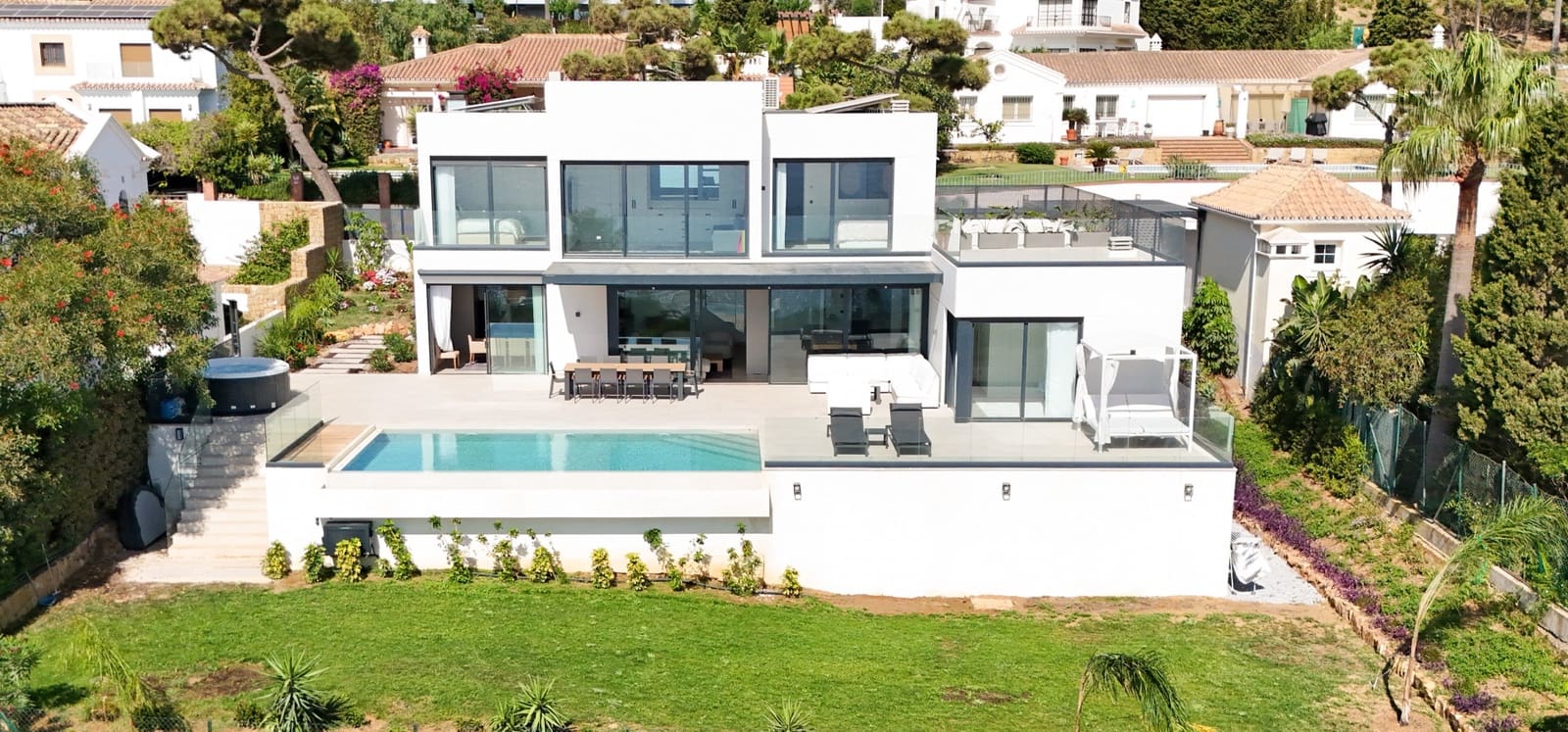 4 soveværelse Villa til salg i Manilva med swimmingpool garage - € 2.495.000 (Ref: 9371230)