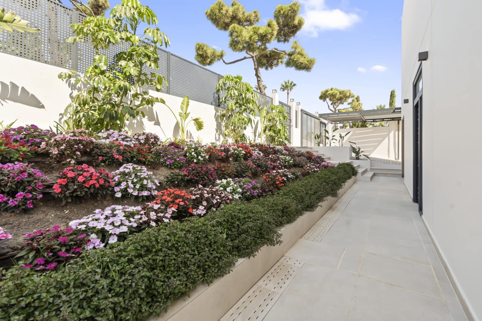 4 soveværelse Villa til salg i Manilva med swimmingpool garage - € 2.495.000 (Ref: 9371230)