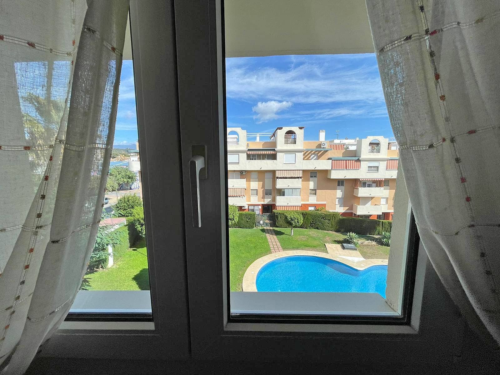 2 bedroom Apartment for sale in Estepona with pool garage - € 325,000 (Ref: 9374149)
