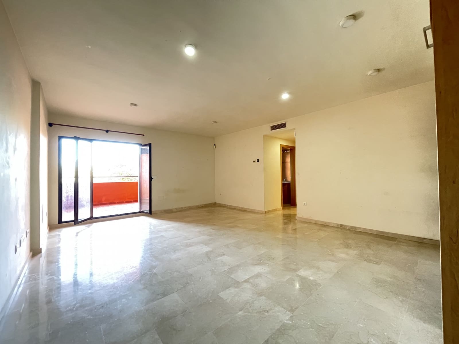 2 chambre Appartement à vendre à Estepona avec piscine garage - 335 000 € (Ref: 9400190)