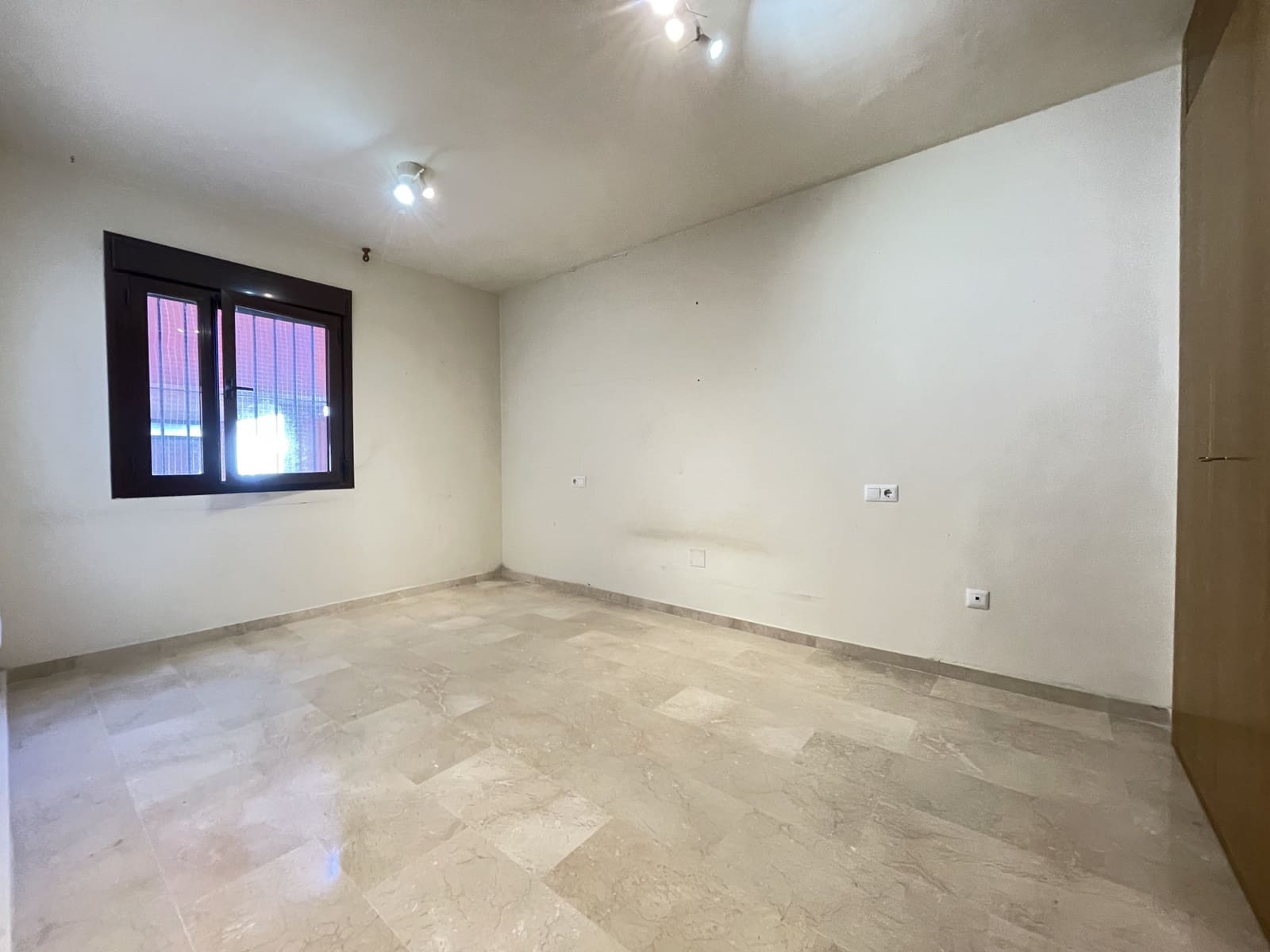 2 chambre Appartement à vendre à Estepona avec piscine garage - 335 000 € (Ref: 9400190)