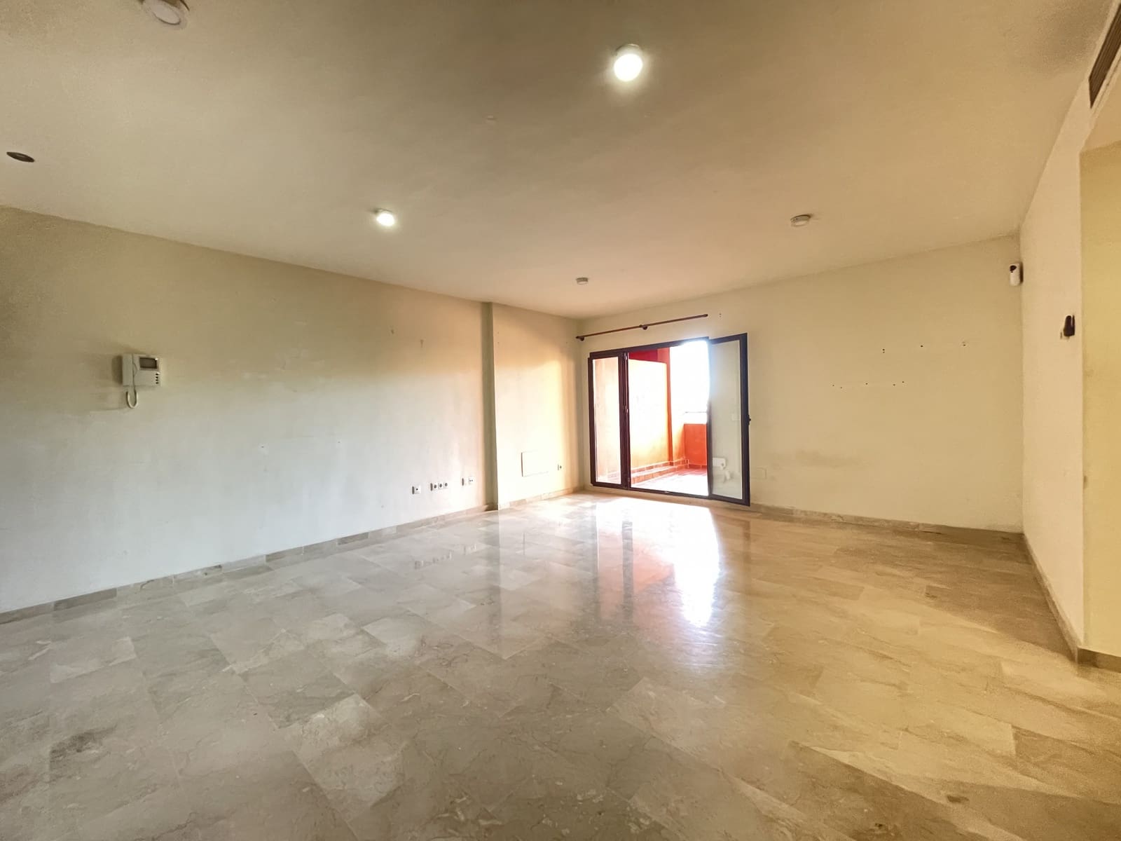 2 chambre Appartement à vendre à Estepona avec piscine garage - 335 000 € (Ref: 9400190)