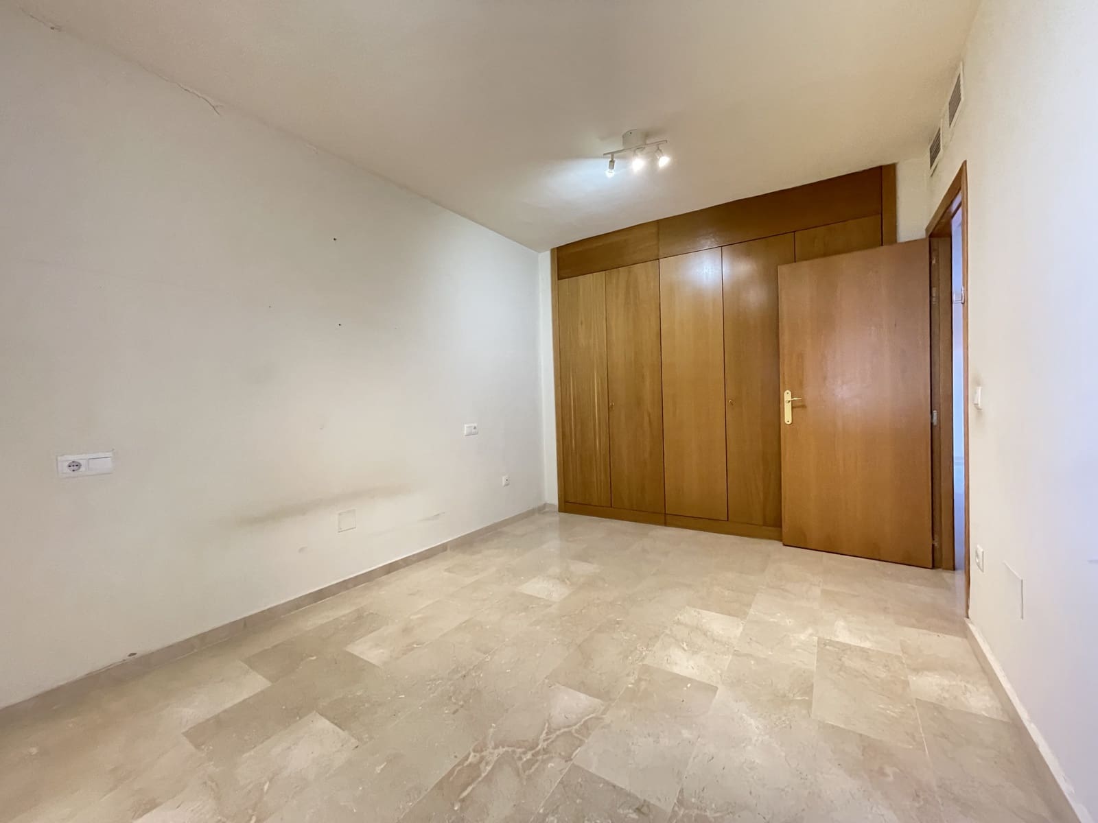 2 chambre Appartement à vendre à Estepona avec piscine garage - 335 000 € (Ref: 9400190)