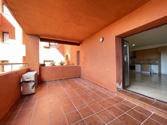 2 chambre Appartement à vendre à Estepona avec piscine garage - 335 000 € (Ref: 9400190)