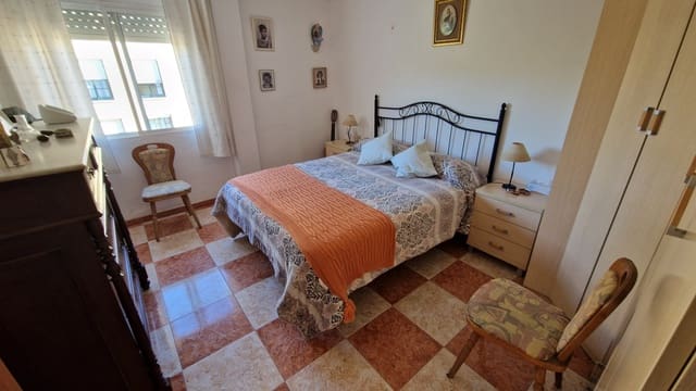 4 chambre Appartement à vendre à Estepona - 270 000 € (Ref: 9436509)
