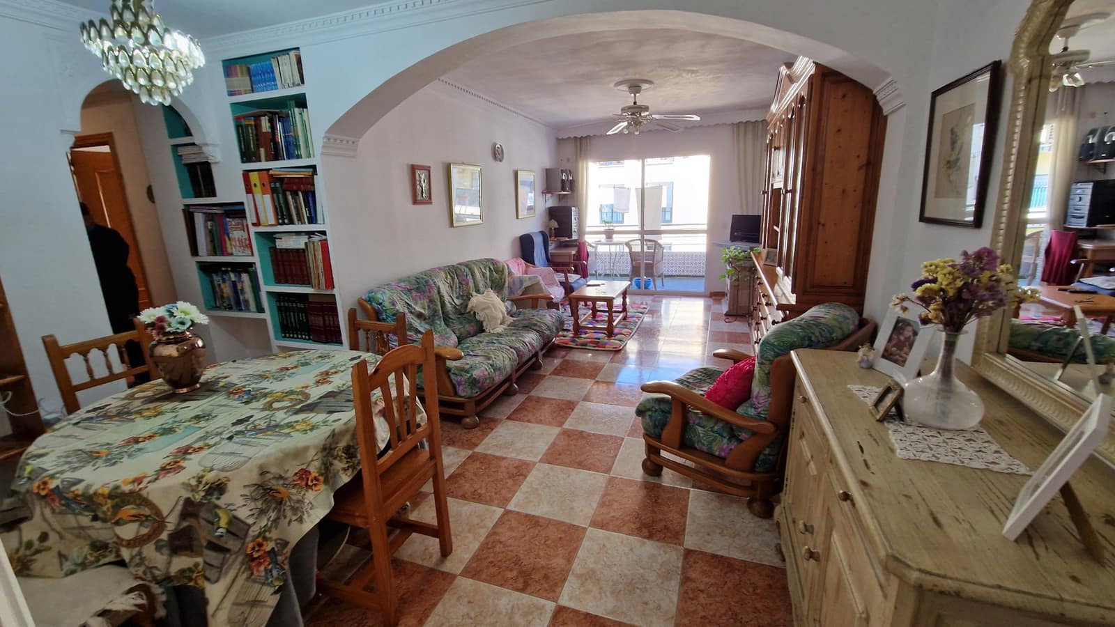 4 chambre Appartement à vendre à Estepona - 270 000 € (Ref: 9436509)