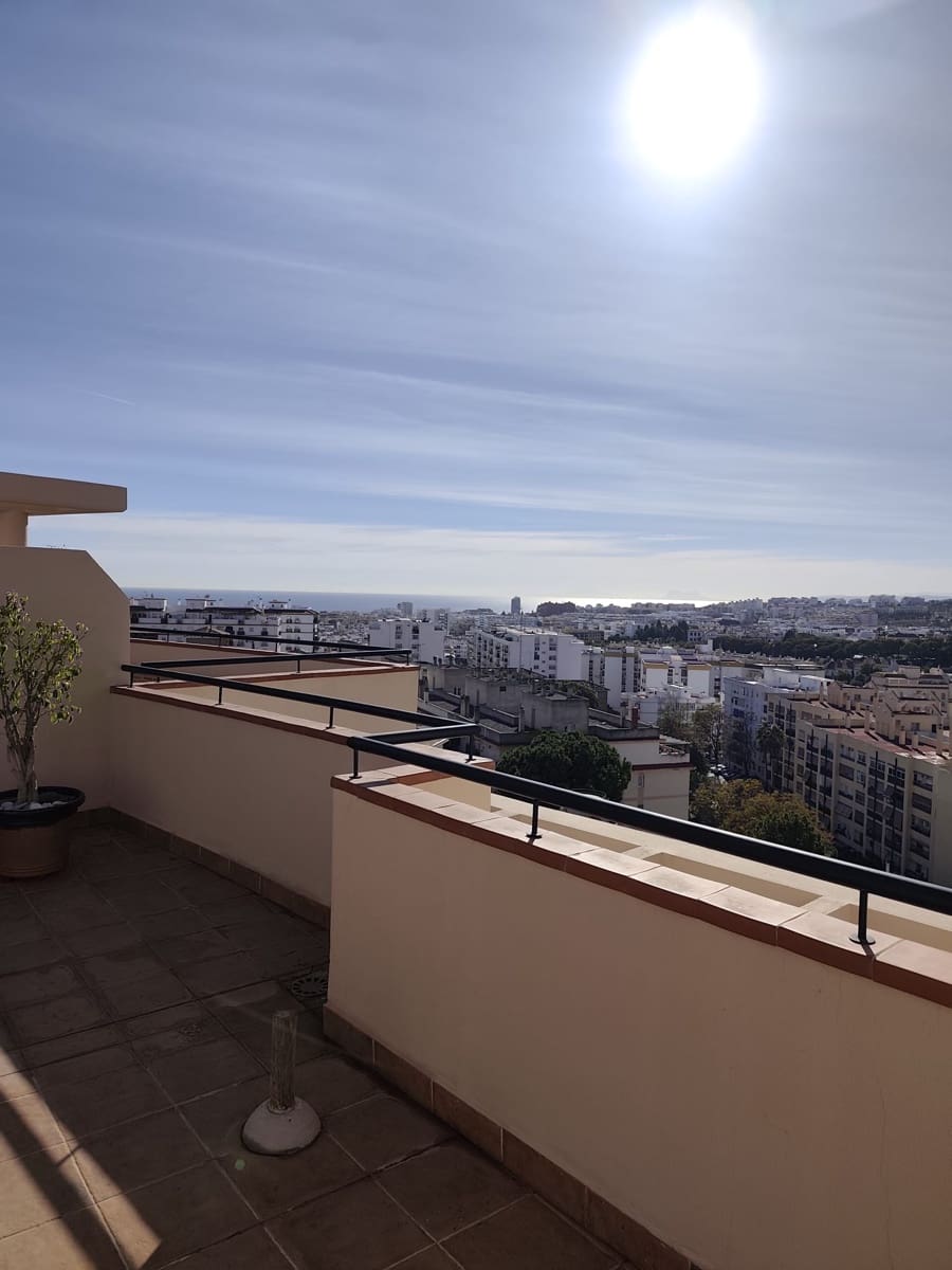 2 soveværelse Penthouse til salg i Estepona med swimmingpool garage - € 425.000 (Ref: 9439499)