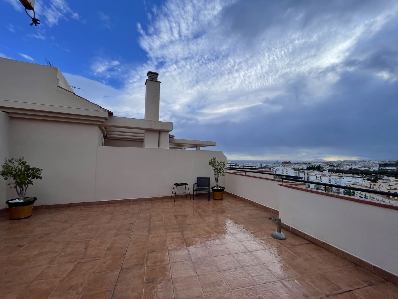 2 soveværelse Penthouse til salg i Estepona med swimmingpool garage - € 425.000 (Ref: 9439499)