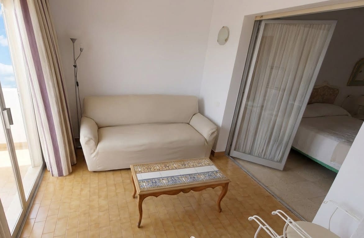 Apartamento de 2 habitaciones en Estepona en venta con piscina - 445.000 € (Ref: 9447048)