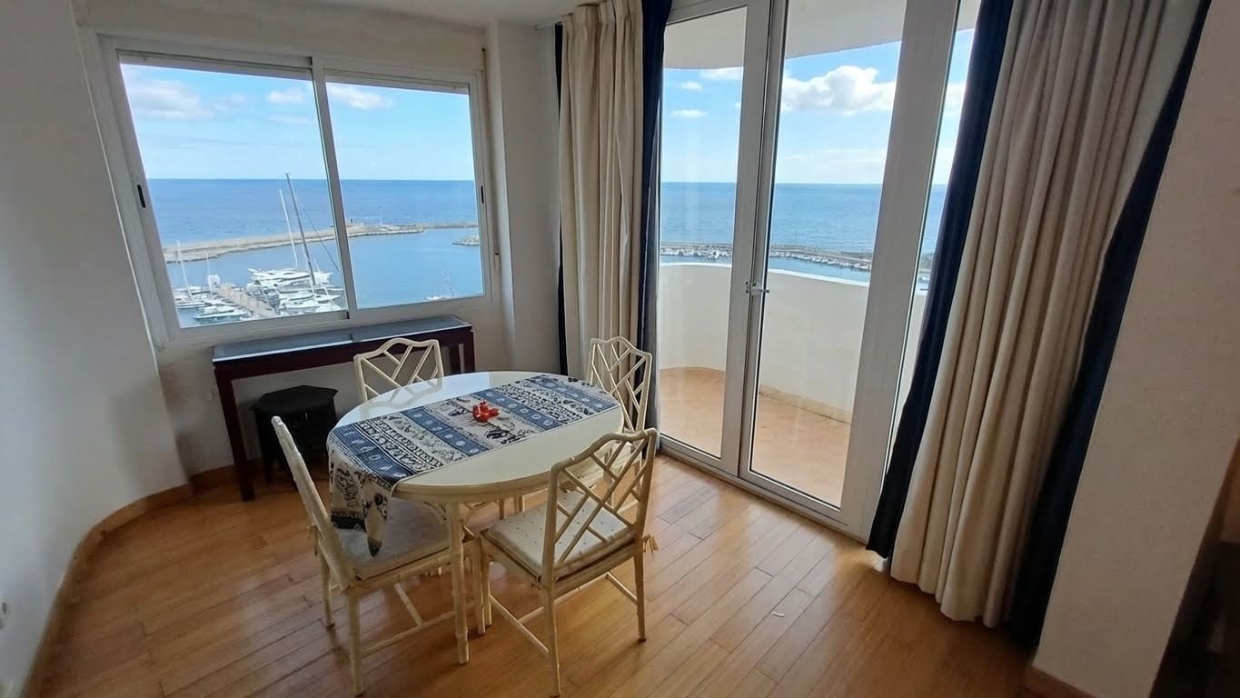 Apartamento de 2 habitaciones en Estepona en venta con piscina - 445.000 € (Ref: 9447048)