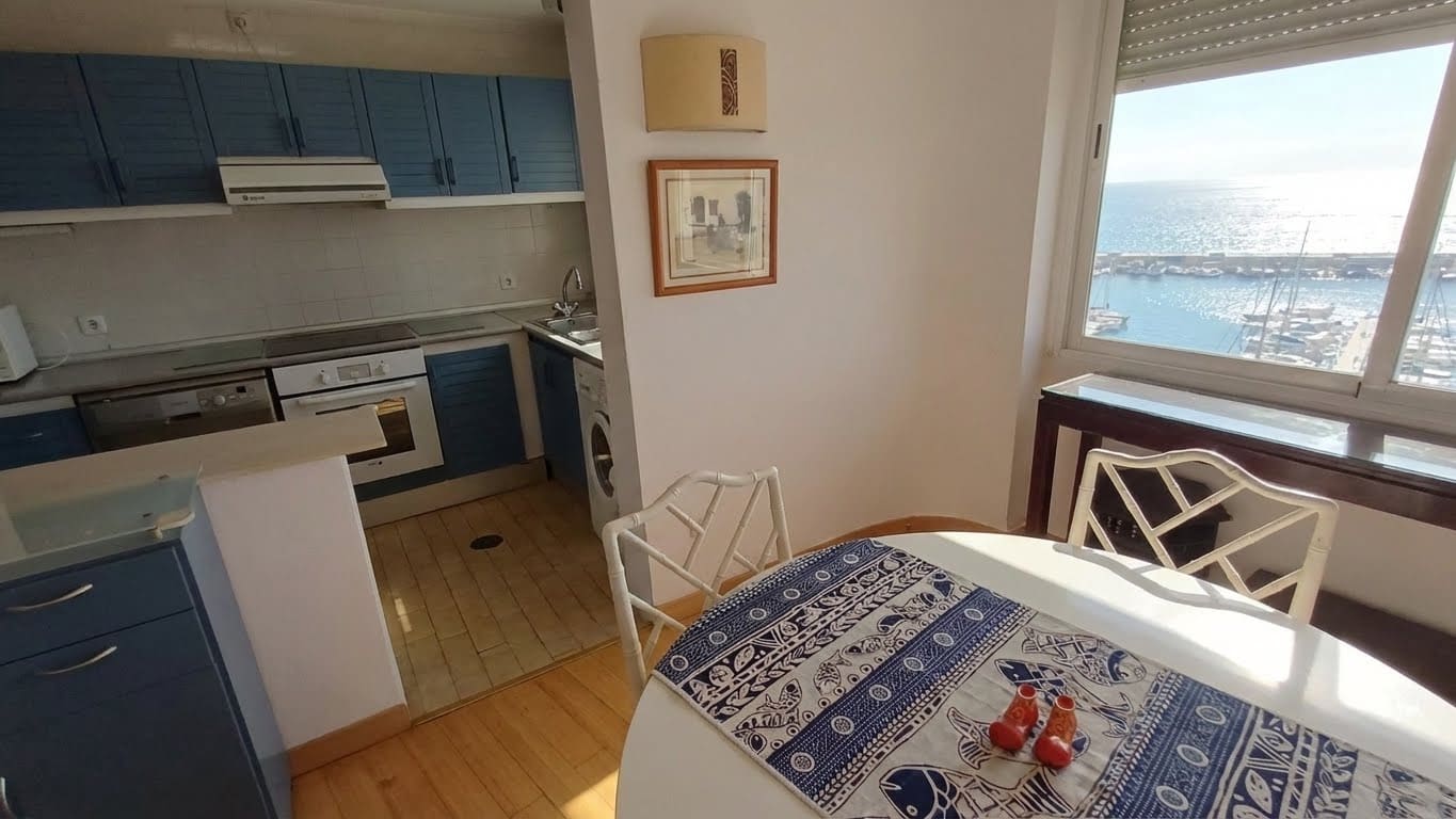 Apartamento de 2 habitaciones en Estepona en venta con piscina - 445.000 € (Ref: 9447048)