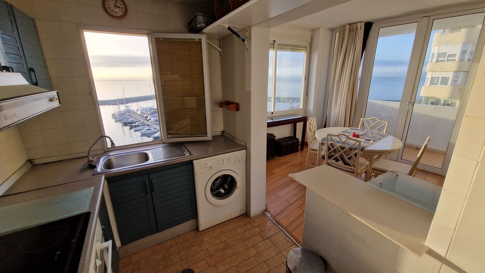 Apartamento de 2 habitaciones en Estepona en venta con piscina - 445.000 € (Ref: 9447048)