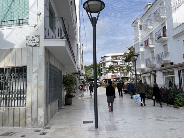 8 chambre Maison de Ville à vendre à Estepona - 799 000 € (Ref: 9460733)