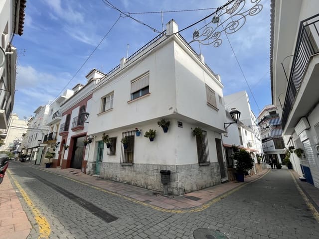 8 chambre Maison de Ville à vendre à Estepona - 799 000 € (Ref: 9460733)