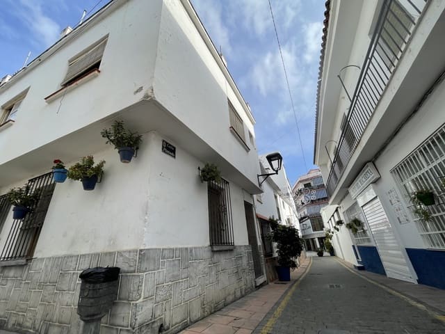 8 chambre Maison de Ville à vendre à Estepona - 799 000 € (Ref: 9460733)
