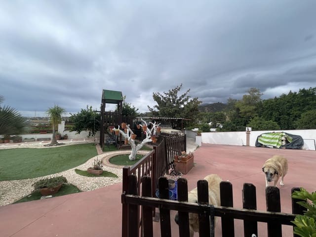 2 slaapkamer Finca/Landhuis te koop in Estepona met zwembad garage - € 1.600.000 (Ref: 9474583)