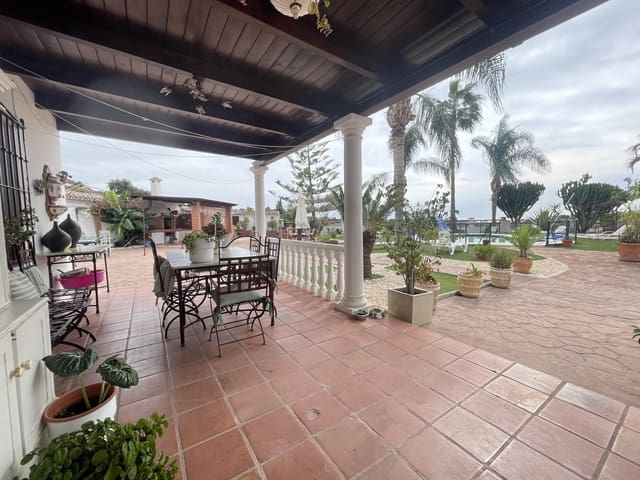 2 slaapkamer Finca/Landhuis te koop in Estepona met zwembad garage - € 1.600.000 (Ref: 9474583)