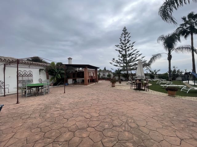 2 slaapkamer Finca/Landhuis te koop in Estepona met zwembad garage - € 1.600.000 (Ref: 9474583)