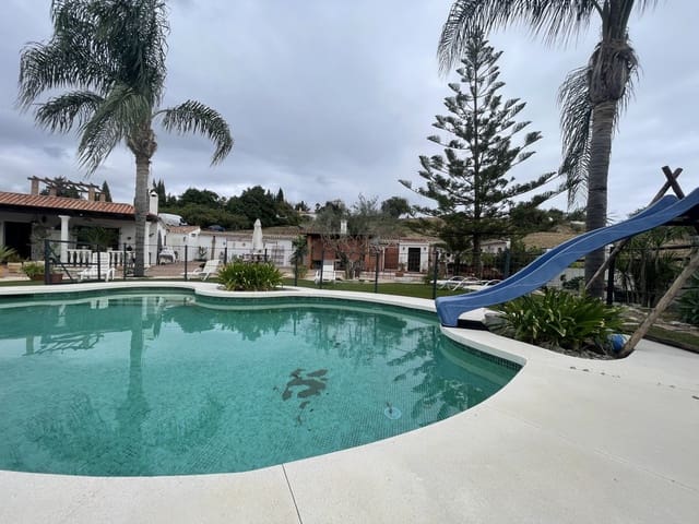 2 slaapkamer Finca/Landhuis te koop in Estepona met zwembad garage - € 1.600.000 (Ref: 9474583)