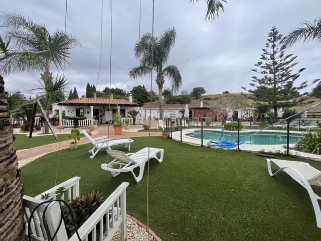 2 slaapkamer Finca/Landhuis te koop in Estepona met zwembad garage - € 1.600.000 (Ref: 9474583)