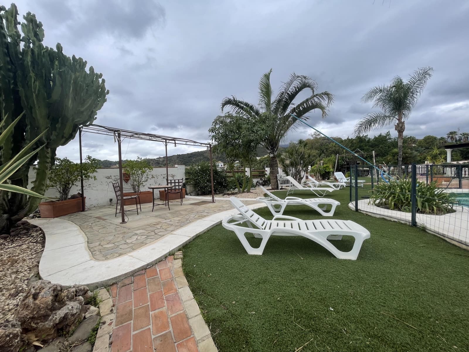 2 bedroom Finca/Country House for sale in Estepona with pool garage - € 1,600,000 (Ref: 9474583)