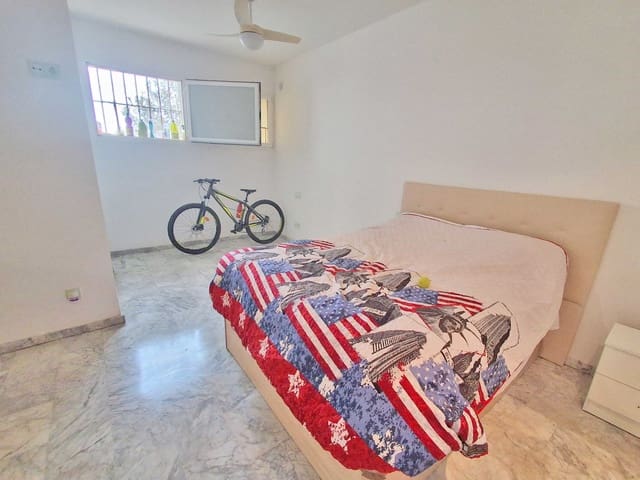 Studio til salgs i Bahía Dorada, Estepona med svømmebasseng garasje - € 190 500 (Ref: 9553174)