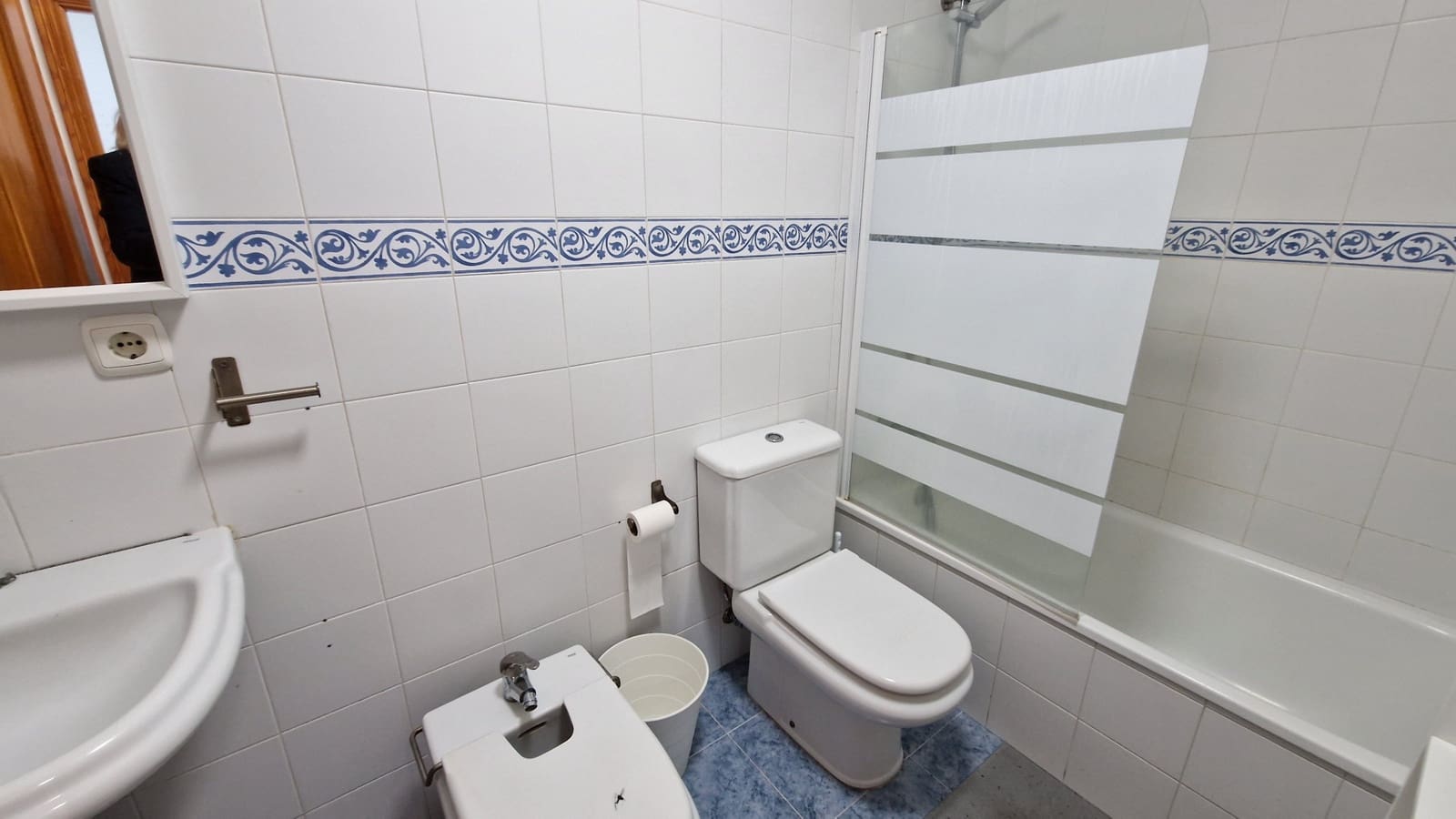 2 bedroom Apartment for sale in Estepona - € 299,000 (Ref: 9585028)