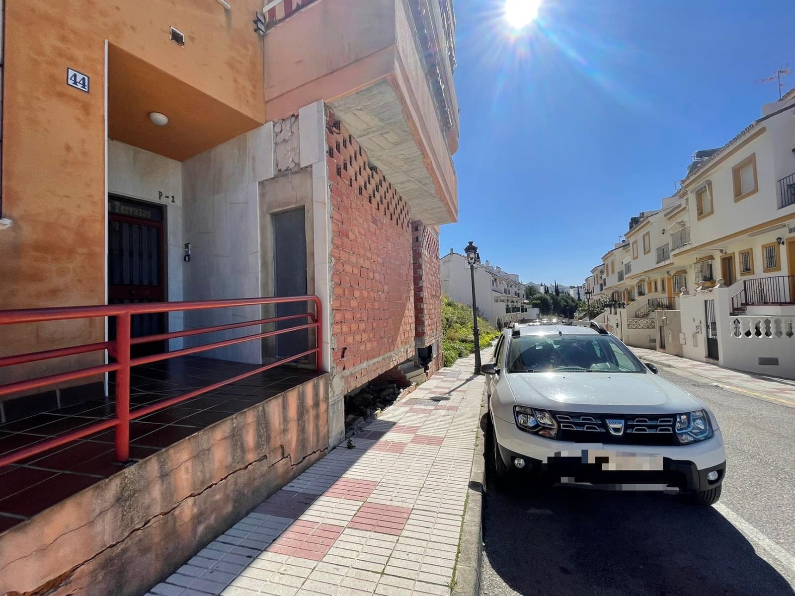 Commercial for sale in Estepona - € 159,000 (Ref: 9614731)