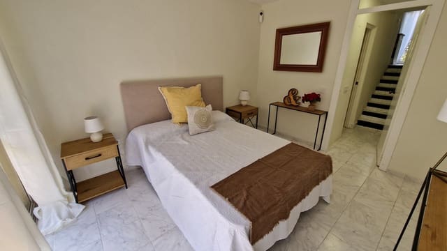 1 bedroom Beach Apartment for sale in Estepona - € 189,000 (Ref: 9635153)