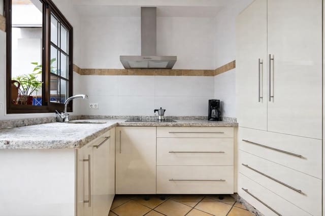 2 slaapkamer Huis te koop in Estepona - € 587.000 (Ref: 9665423)