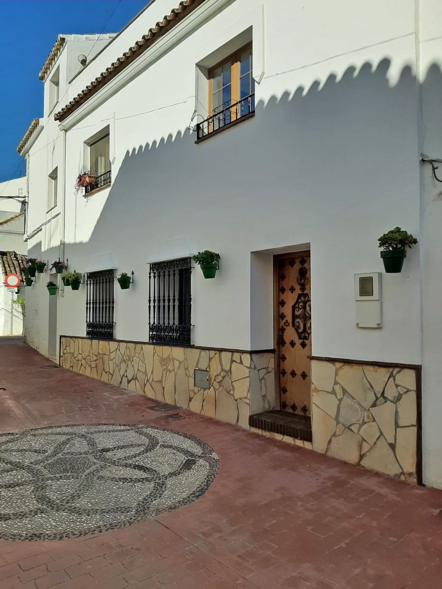 2 slaapkamer Huis te koop in Estepona - € 587.000 (Ref: 9665423)