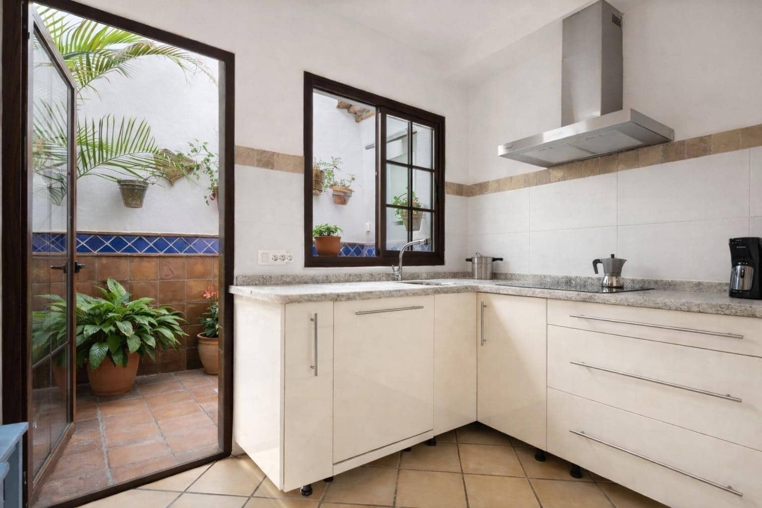 2 slaapkamer Huis te koop in Estepona - € 587.000 (Ref: 9665423)