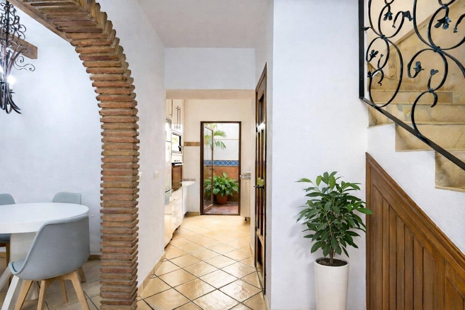 2 slaapkamer Huis te koop in Estepona - € 587.000 (Ref: 9665423)