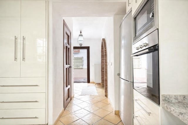 2 slaapkamer Huis te koop in Estepona - € 587.000 (Ref: 9665423)