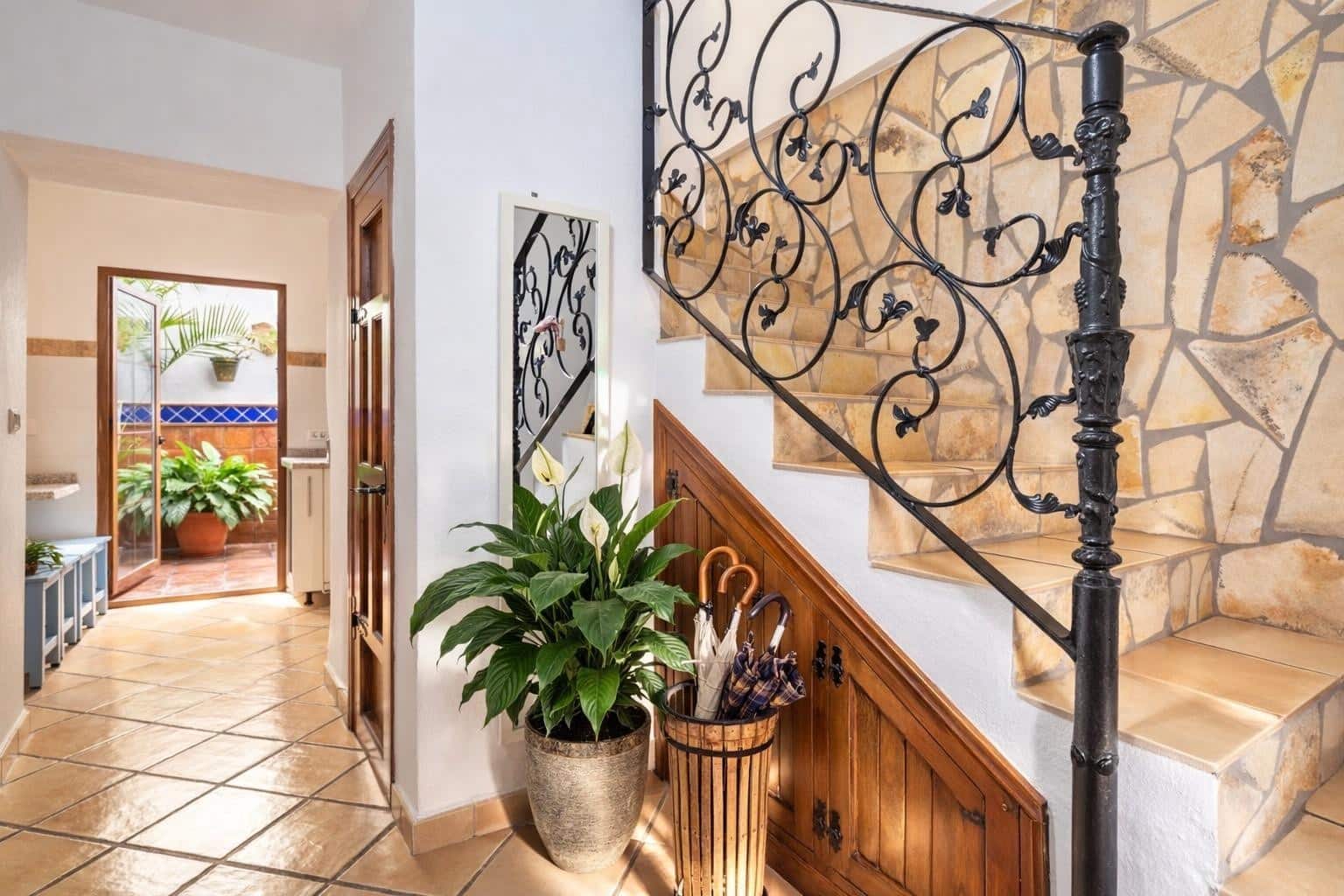 2 slaapkamer Huis te koop in Estepona - € 587.000 (Ref: 9665423)