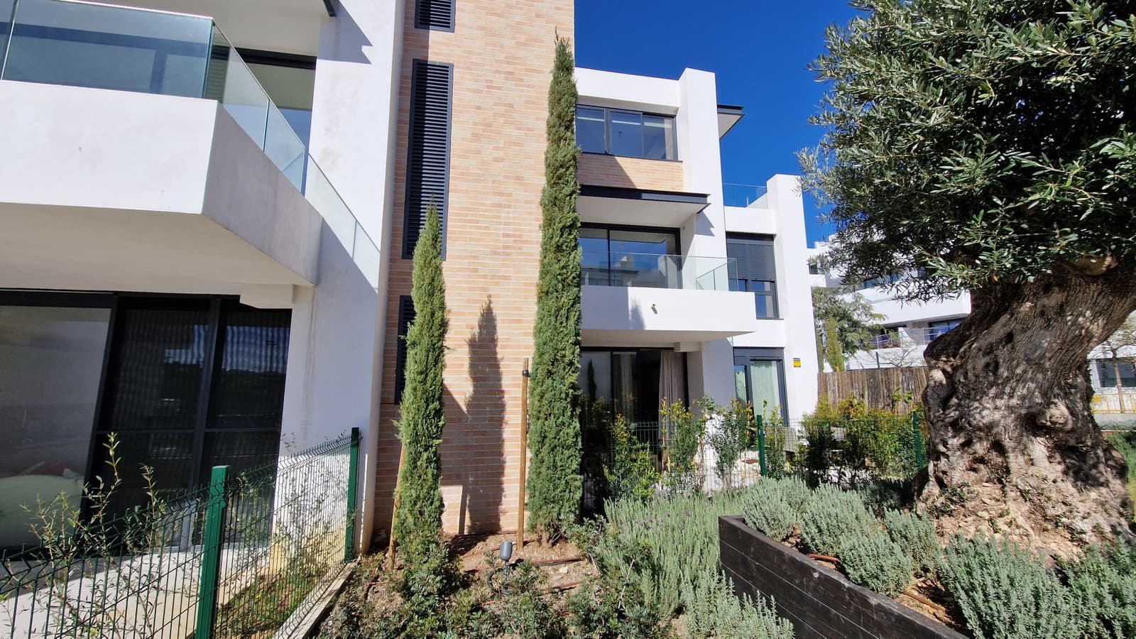 3 bedroom Apartment for sale in Estepona with pool garage - € 539,000 (Ref: 9688613)