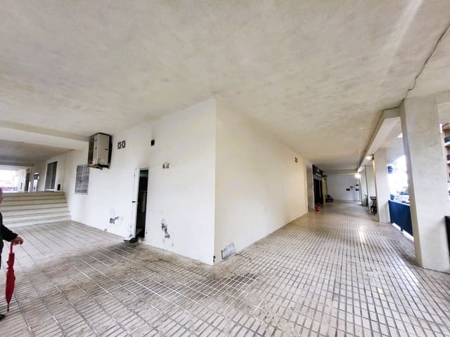 Local Commercial à vendre à Centro, Estepona - 260 000 € (Ref: 9697871)