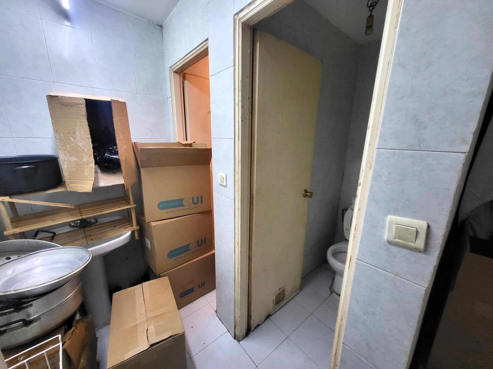 Commercial for sale in Estepona - € 260,000 (Ref: 9697871)