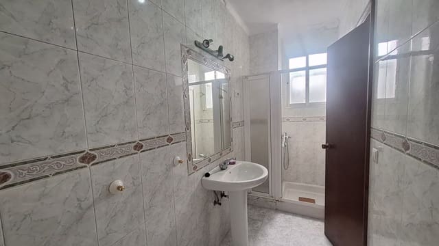 3 makuuhuone Omakotitalo myytävänä paikassa Estepona - 370 000 € (Ref: 9743145)