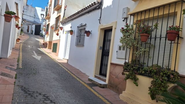 3 makuuhuone Omakotitalo myytävänä paikassa Estepona - 370 000 € (Ref: 9743145)