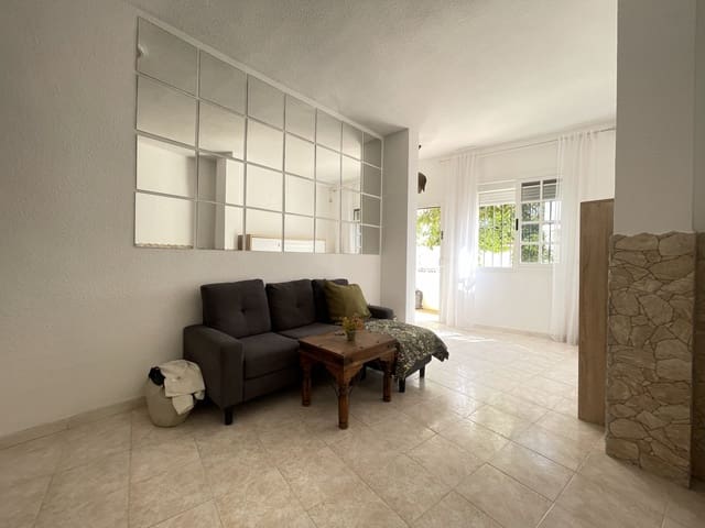 1 makuuhuone Omakotitalo myytävänä paikassa Estepona - 234 000 € (Ref: 9789441)