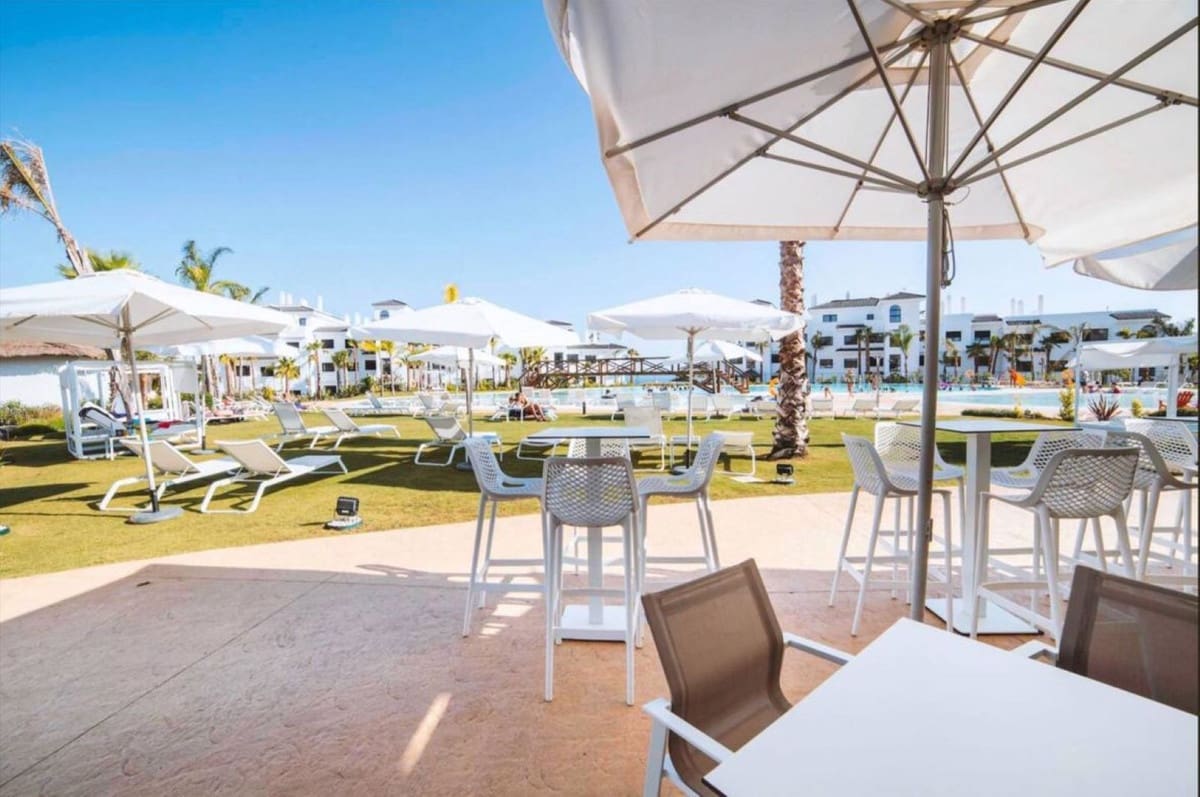 2 soverom Leilighet til salgs i Estepona med svømmebasseng garasje - € 565 000 (Ref: 9789878)
