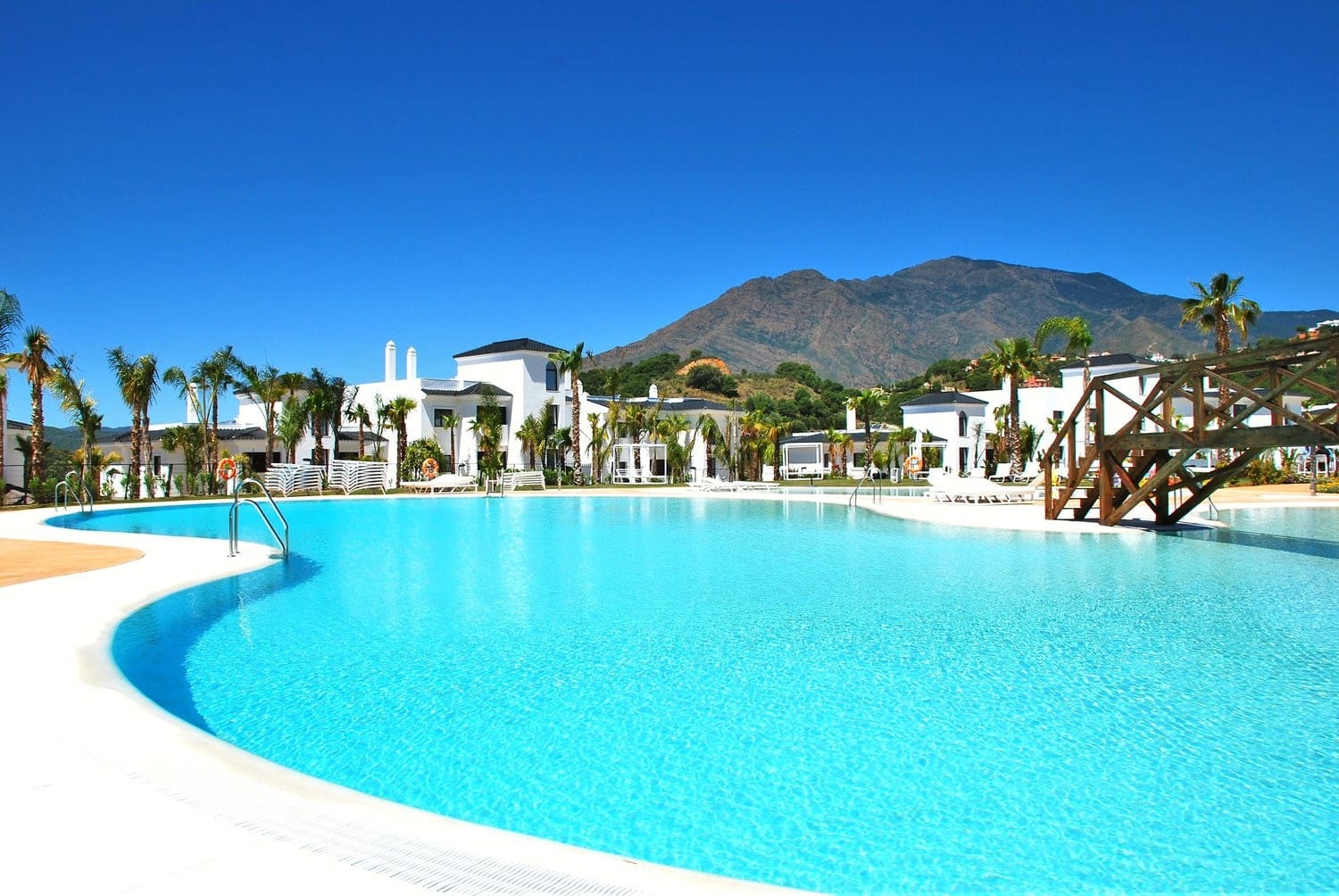 2 soverom Leilighet til salgs i Estepona med svømmebasseng garasje - € 565 000 (Ref: 9789878)