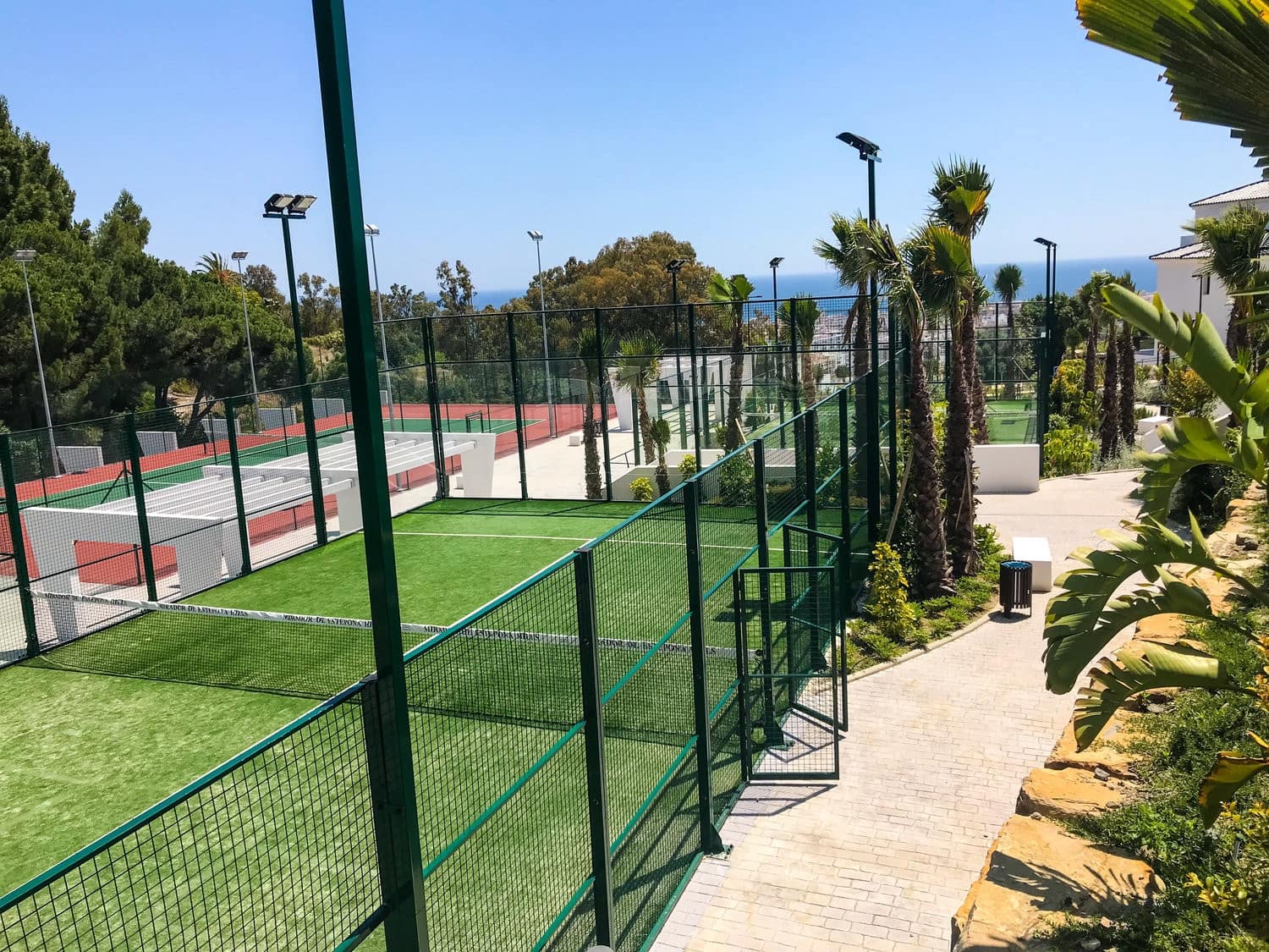 2 soverom Leilighet til salgs i Estepona med svømmebasseng garasje - € 565 000 (Ref: 9789878)