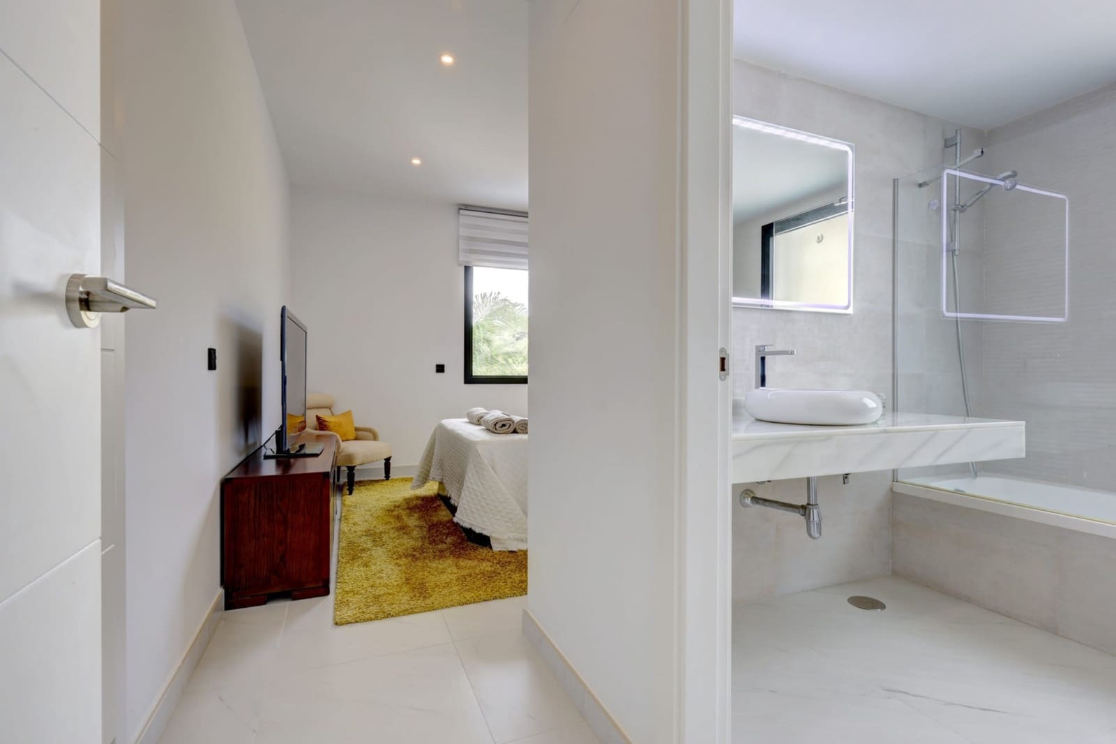 2 soverom Leilighet til salgs i Estepona med svømmebasseng garasje - € 565 000 (Ref: 9789878)