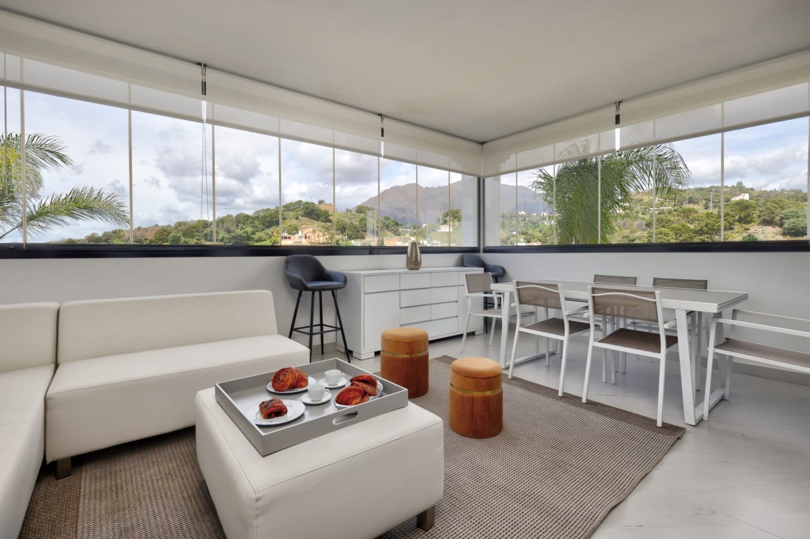 2 soverom Leilighet til salgs i Estepona med svømmebasseng garasje - € 565 000 (Ref: 9789878)