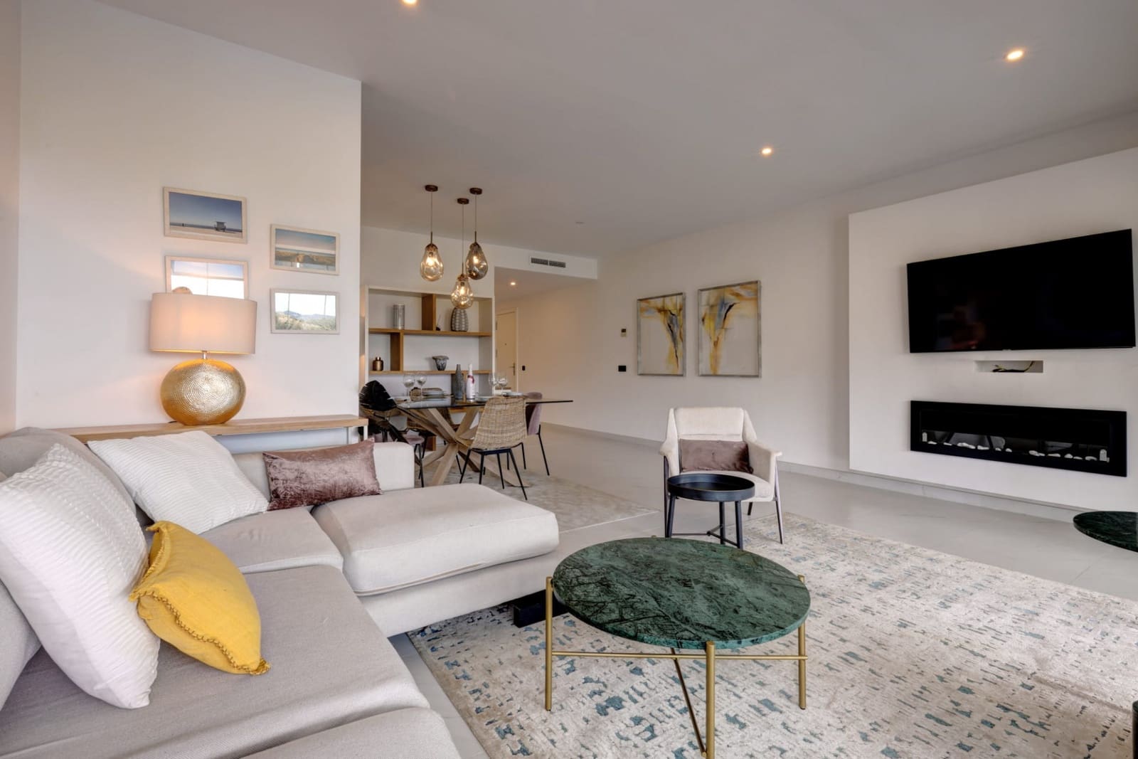 2 soverom Leilighet til salgs i Estepona med svømmebasseng garasje - € 565 000 (Ref: 9789878)