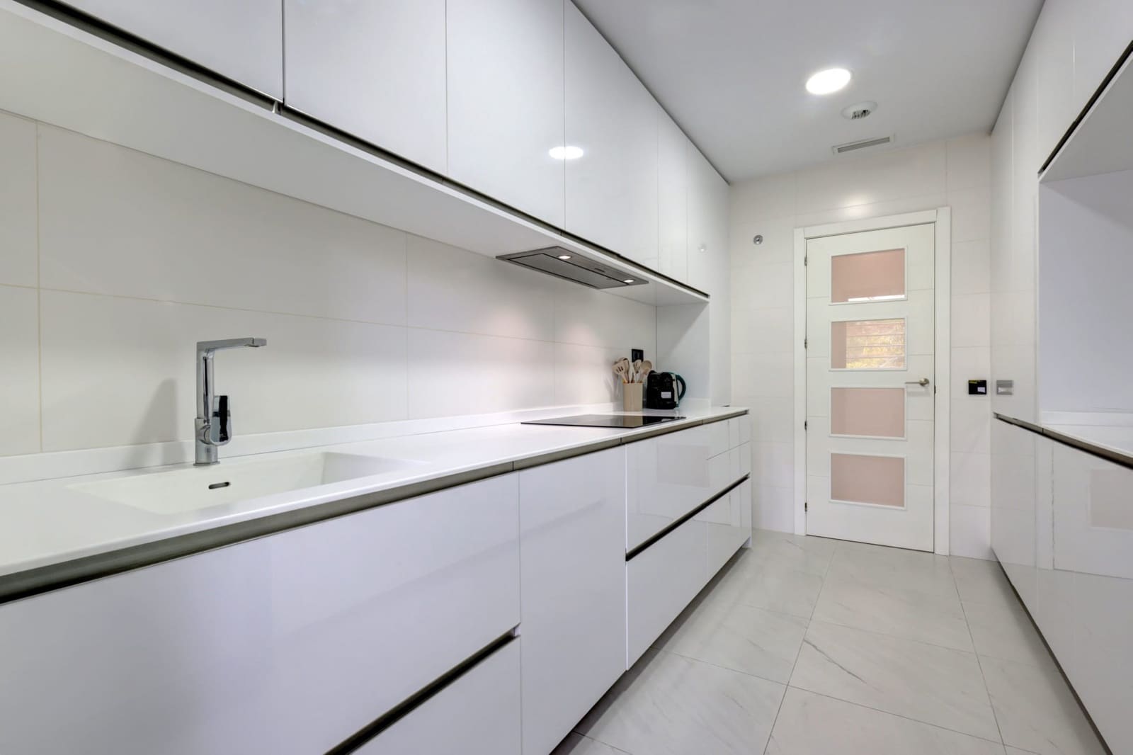 2 soverom Leilighet til salgs i Estepona med svømmebasseng garasje - € 565 000 (Ref: 9789878)