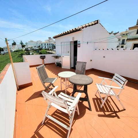 4 soveværelse Semi-Rækkehus til salg i Manilva Pueblo, Manilva med garage - € 320.000 (Ref: 9793372)